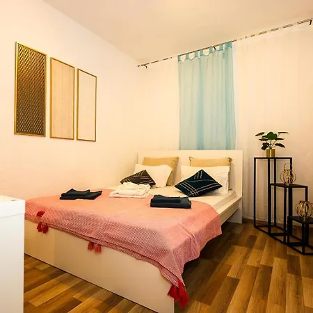 Aria - Health & Wellness App Apartment *